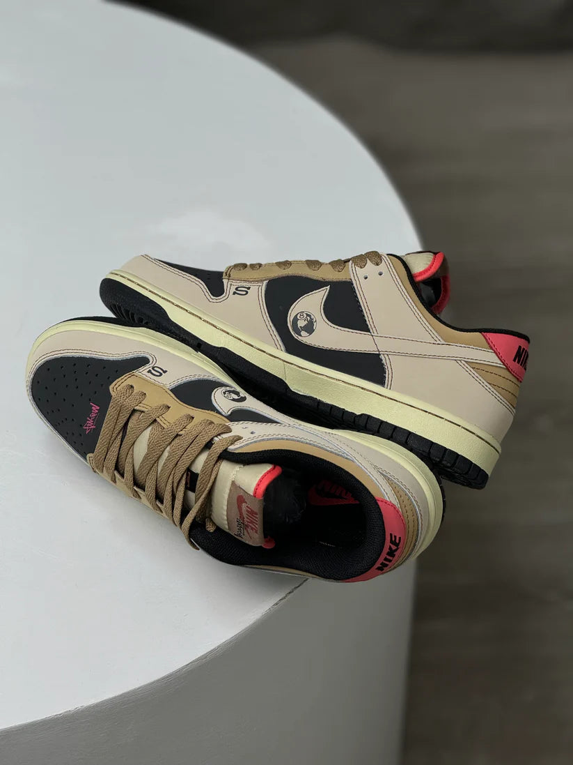 Nike Dunk Low x Stussy
